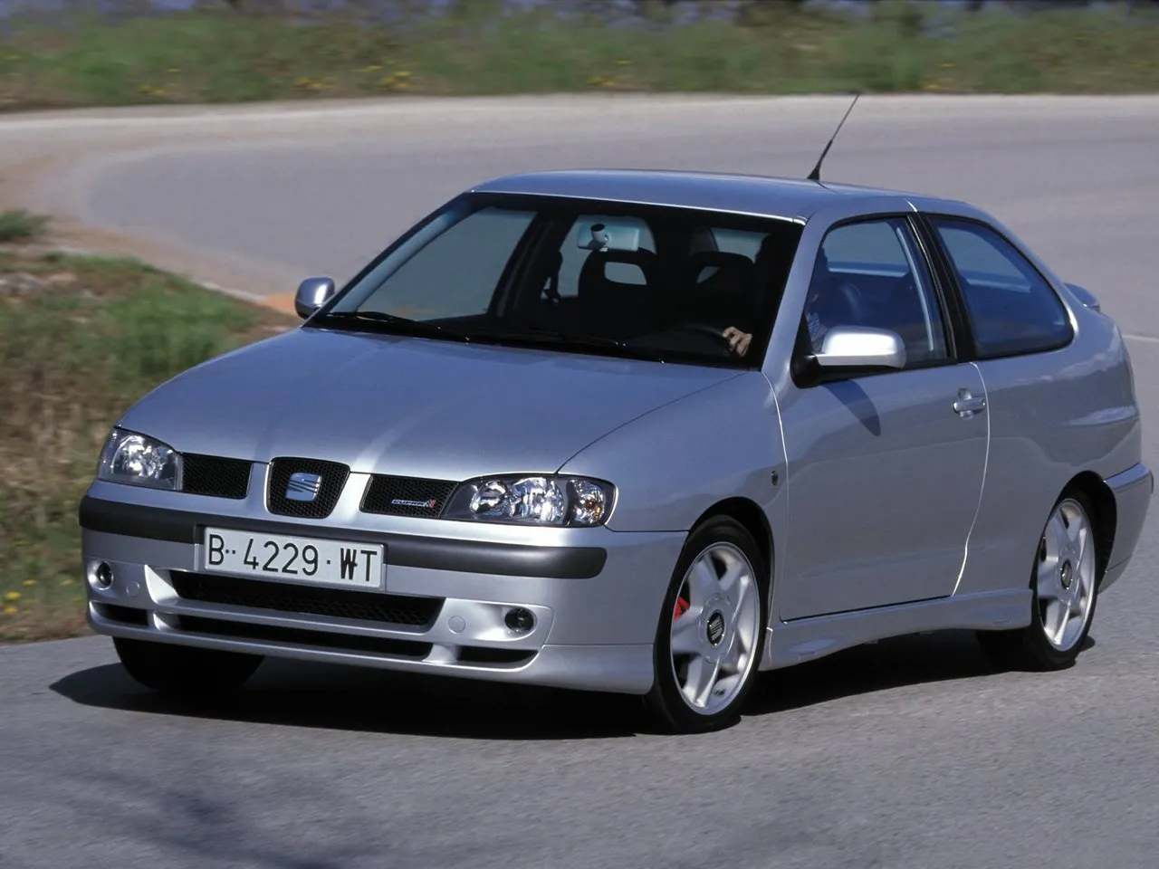 SEAT Cordoba 1 MT FWD (70 л.с.)