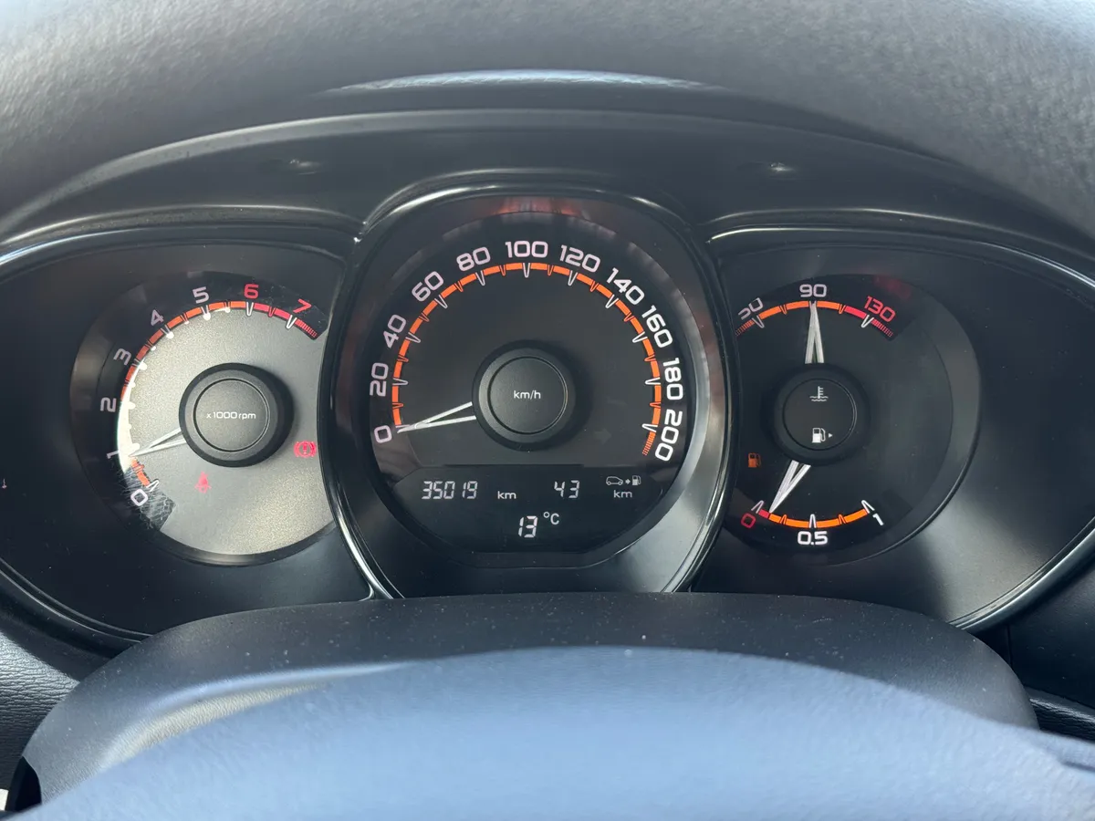 ВАЗ (Lada) Vesta 1.6 MT (106 л.с.)