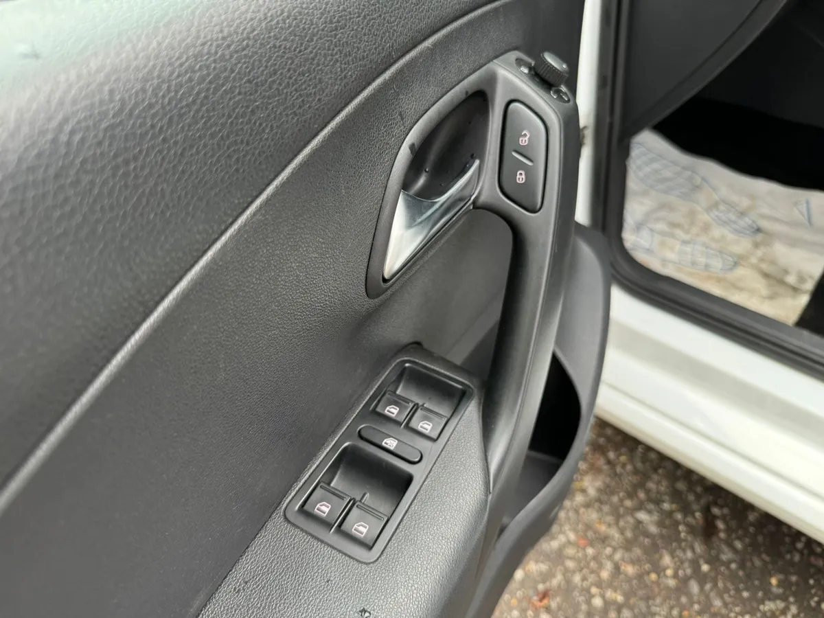 Volkswagen Polo 1.6 MPI AT (110 л.с.)