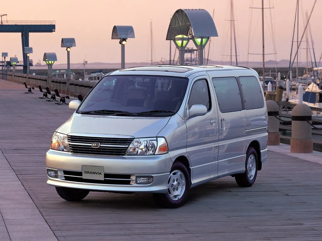 Toyota Granvia 3.4 AT RWD (180 л.с.)