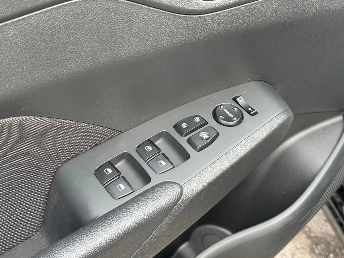 Hyundai Solaris 1.6 MT (123 л.с.), 2022 — фото 12