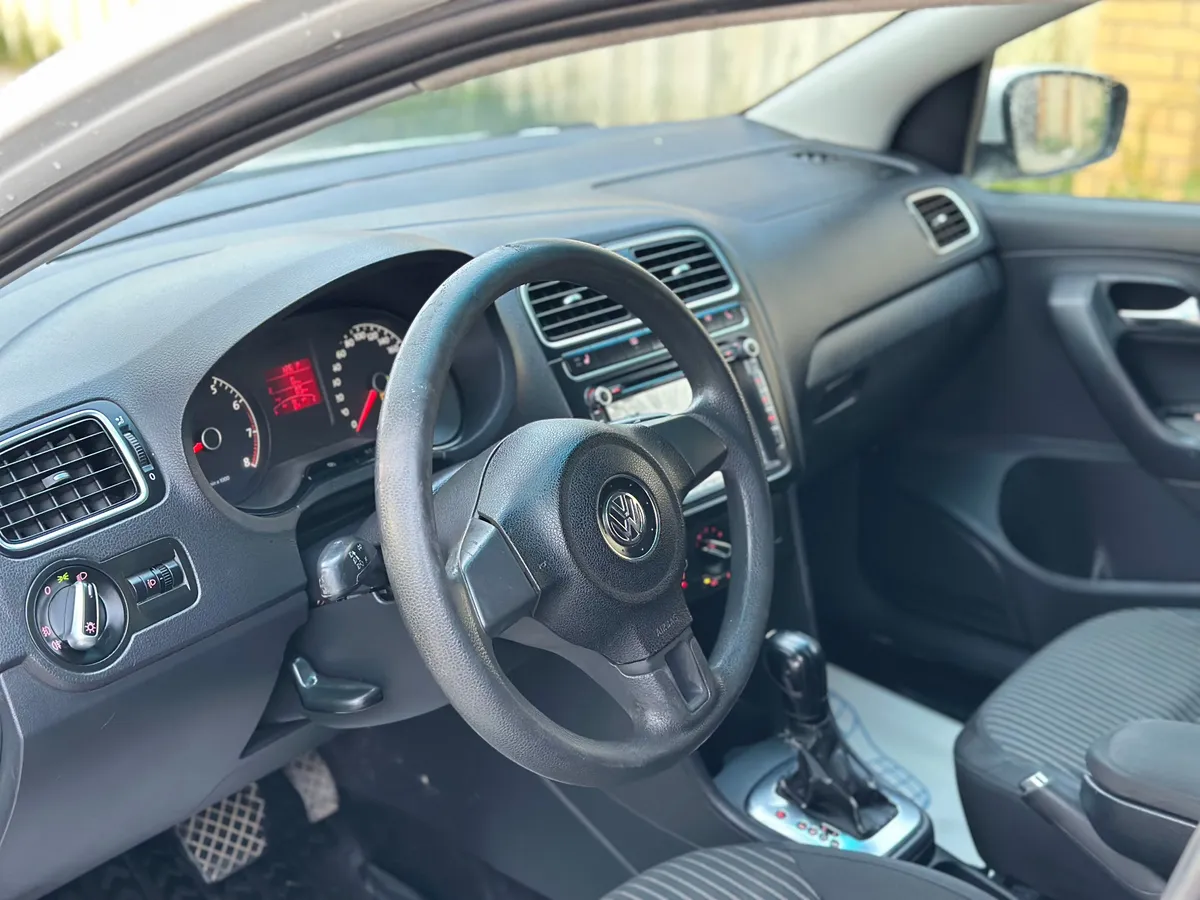 Volkswagen Polo 1.6 Tiptronic (105 л.с.)
