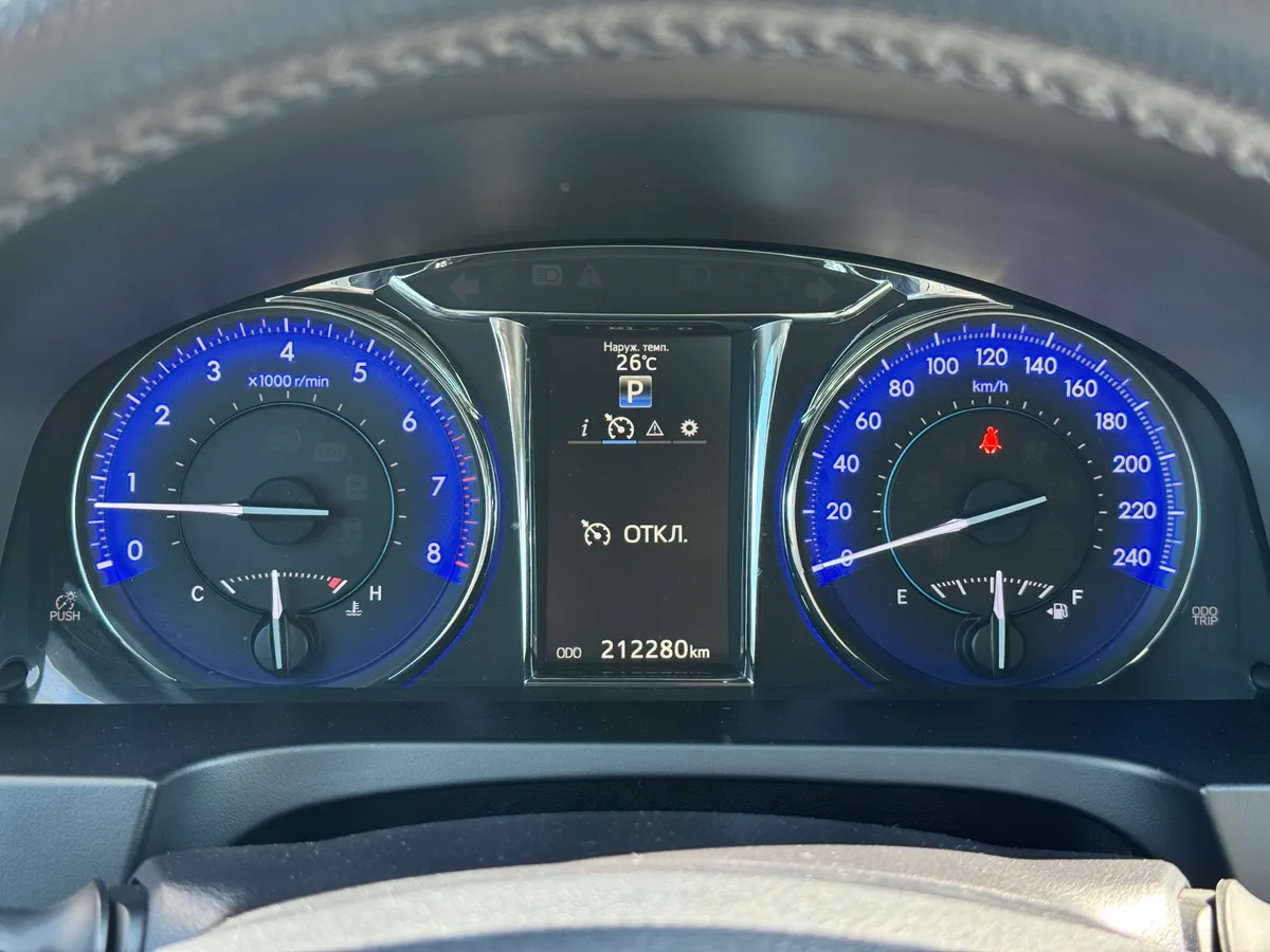 Toyota Camry 2.5 AT (181 л.с.)