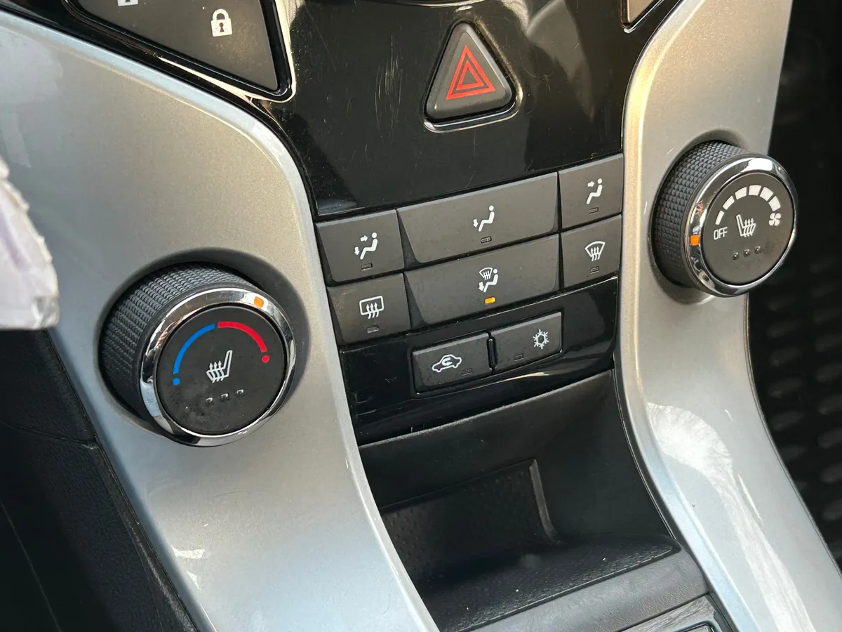 Chevrolet Cruze 1.6 AT (109 л.с.)