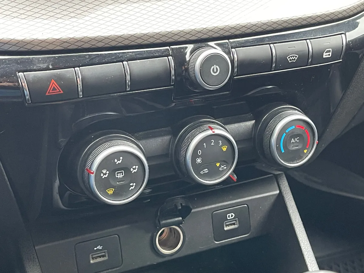 ВАЗ (Lada) Vesta 1.6 MT (106 л.с.)