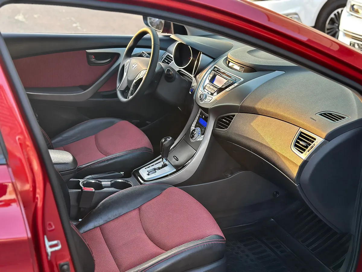 Hyundai Elantra 1.8 AT (150 л.с.)