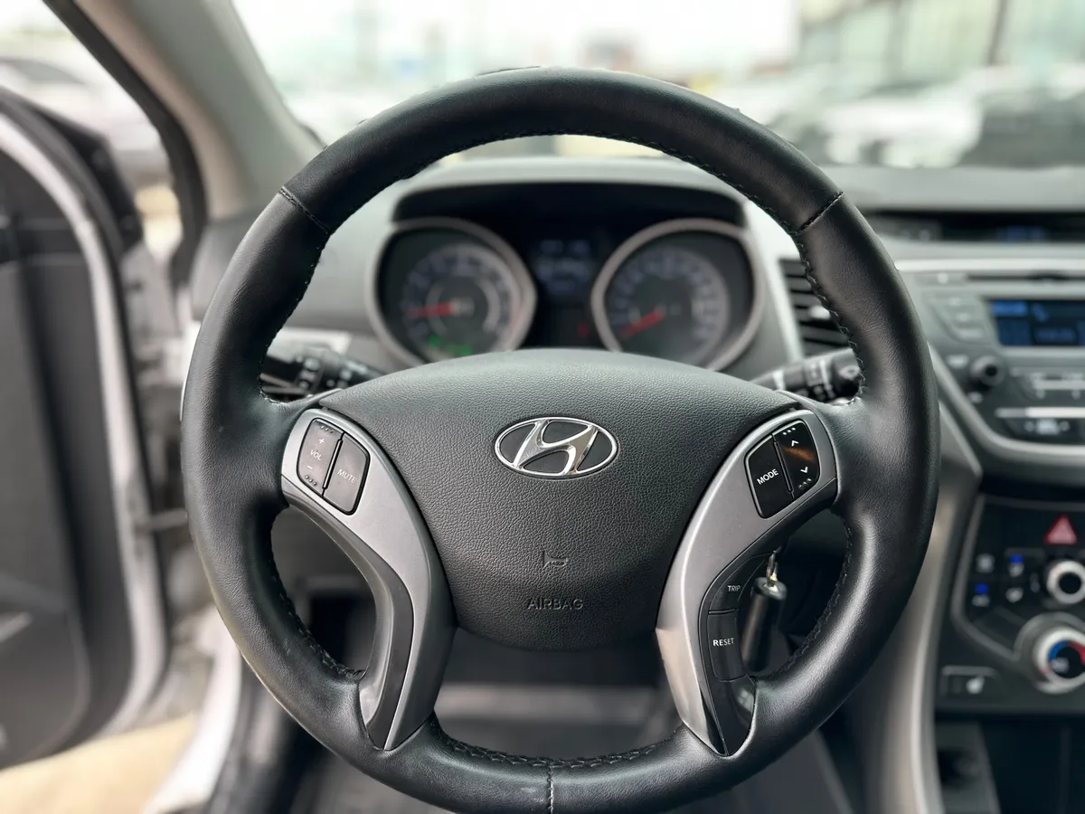 Hyundai Elantra 1.6 AT (132 л.с.)