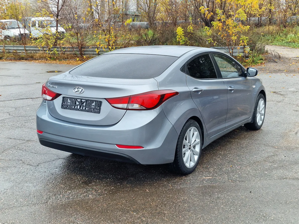 Hyundai Elantra 1.6 MT (132 л.с.)