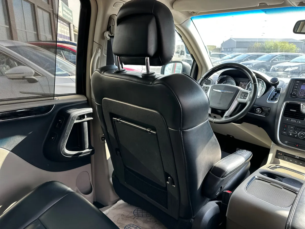 Chrysler Town & Country 3.6 AT (287 л.с.)