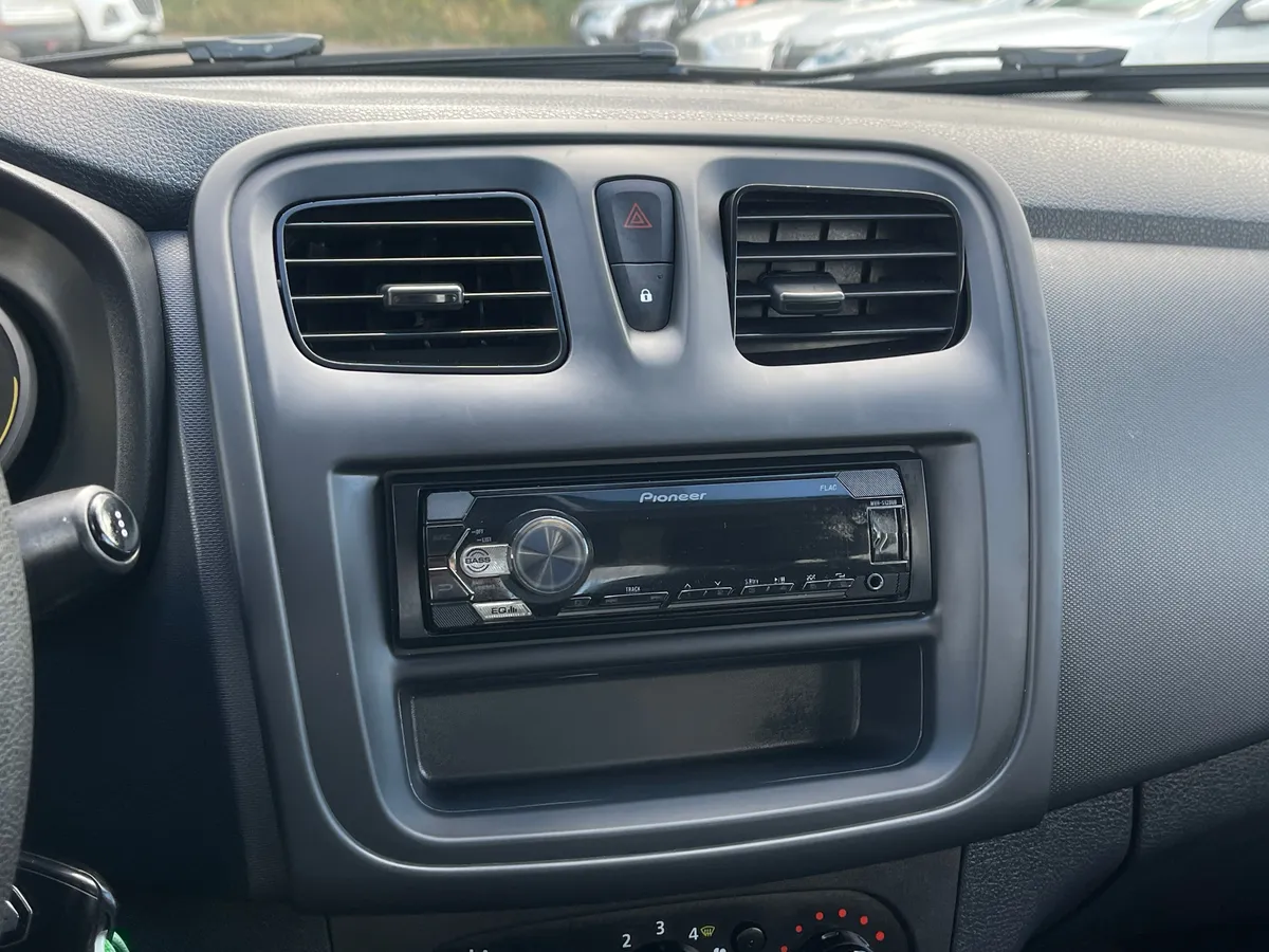 Renault Logan 1.6 MT (82 л.с.), 2019 — фото 8
