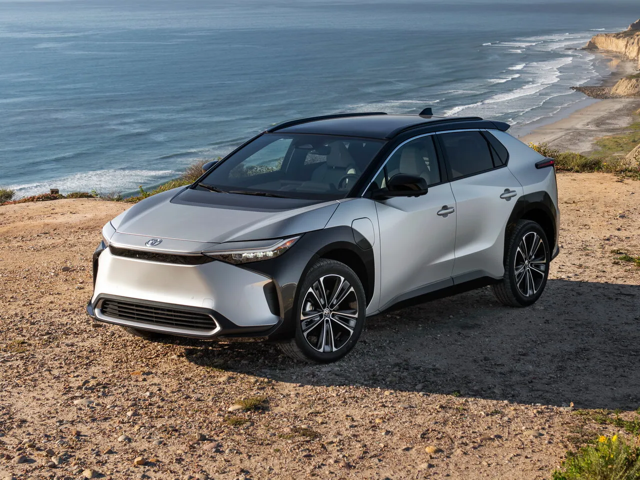 Toyota bZ4X  AT FWD (204 л.с.)