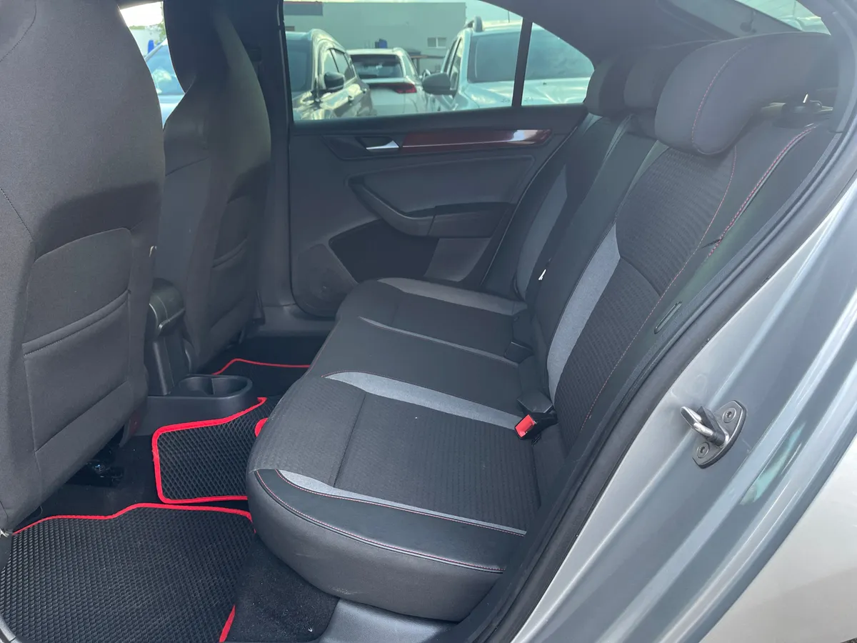 Volkswagen Polo 1.6 MT (110 л.с.)