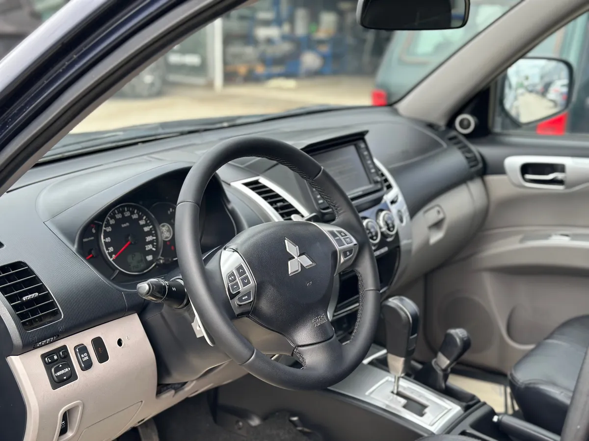 Mitsubishi Pajero Sport 2.5 DI-D AT AWD (178 л.с.)