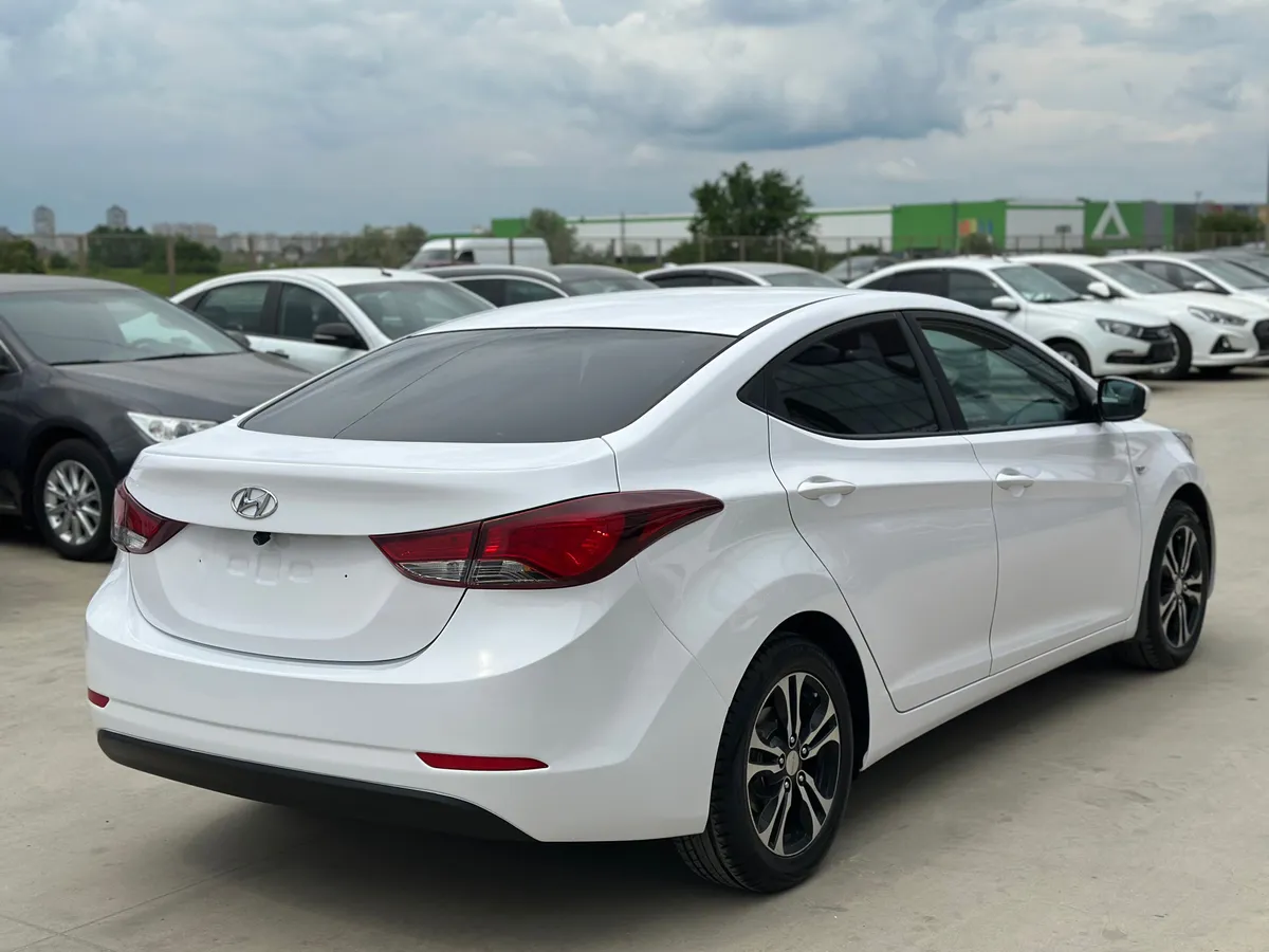 Hyundai Elantra 1.6 AT (132 л.с.)