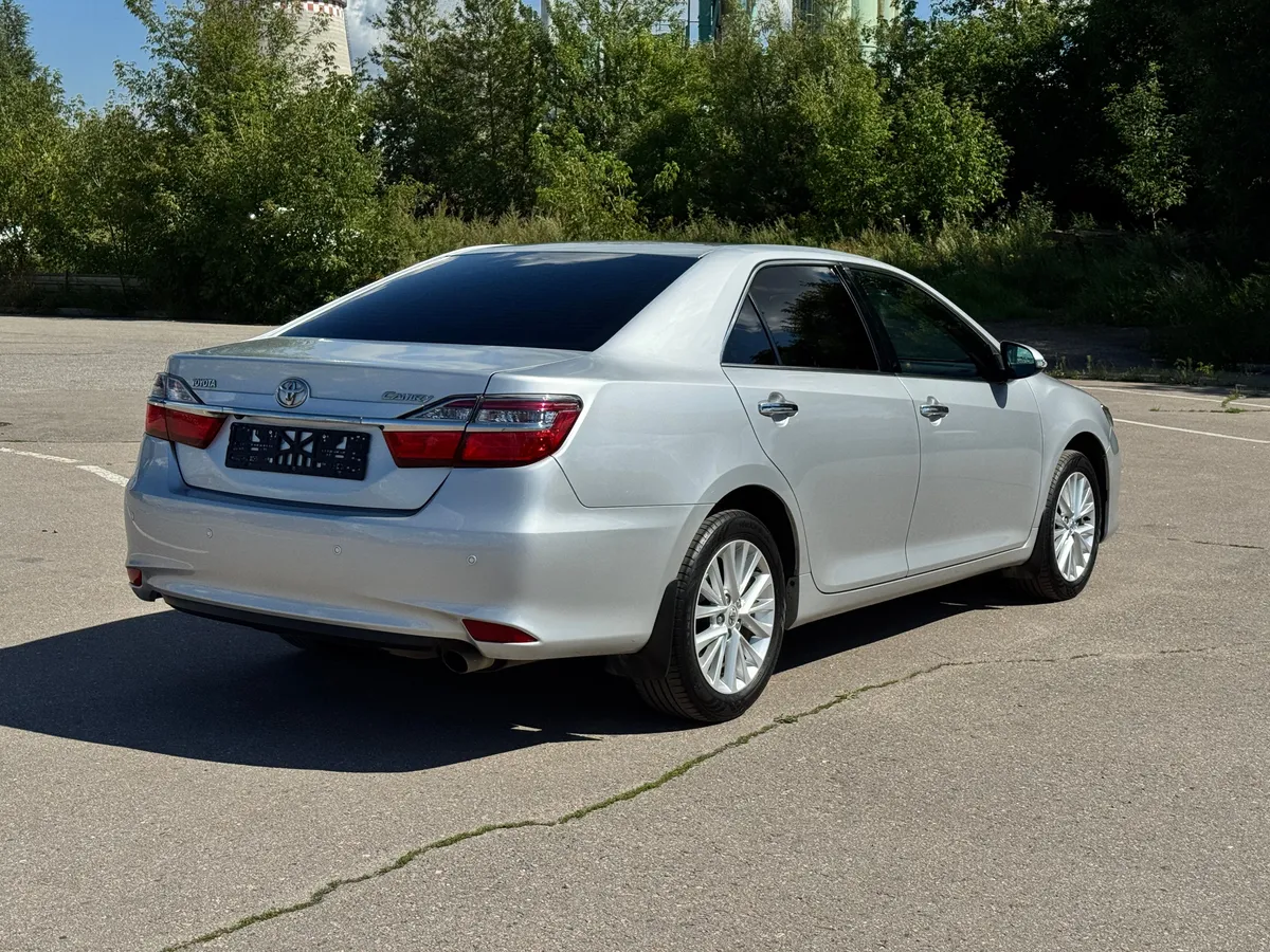 Toyota Camry 2.5 AT (181 л.с.)