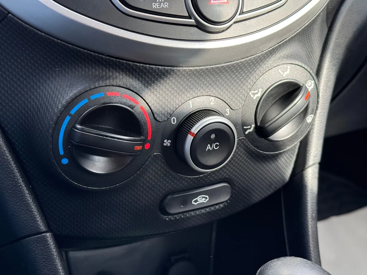 Hyundai Solaris 1.4 AT (107 л.с.), 2013 — фото 10