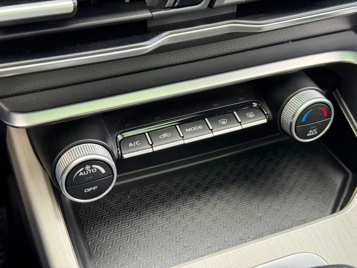 Geely Coolray 1.5 (150 л.с.) бензин, робот, передний привод