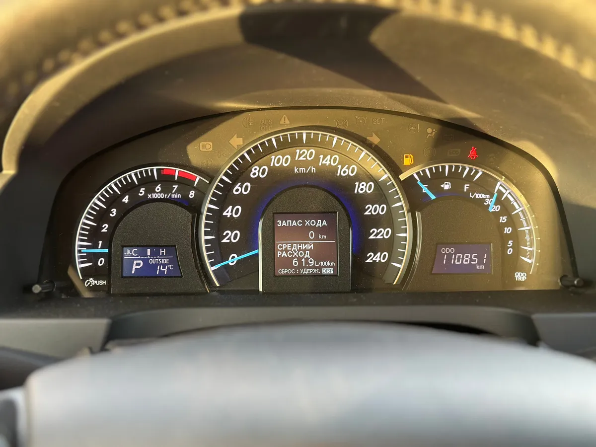 Toyota Camry 2.5 AT (181 л.с.)