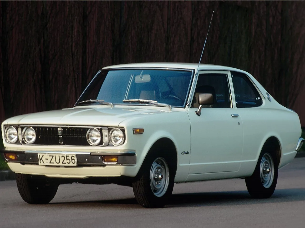Toyota Carina 1.6 MT RWD (75 л.с.)