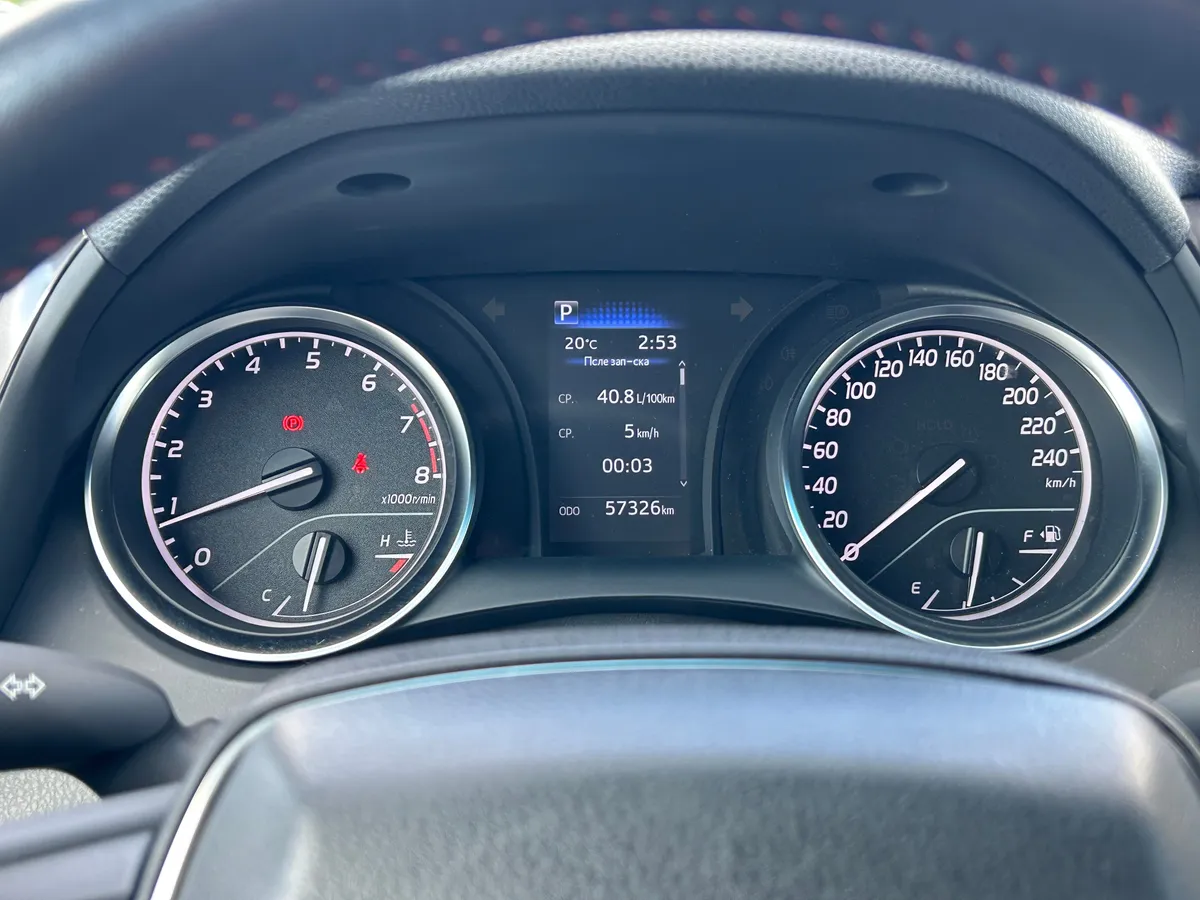 Toyota Camry 2.5 AT (200 л.с.)