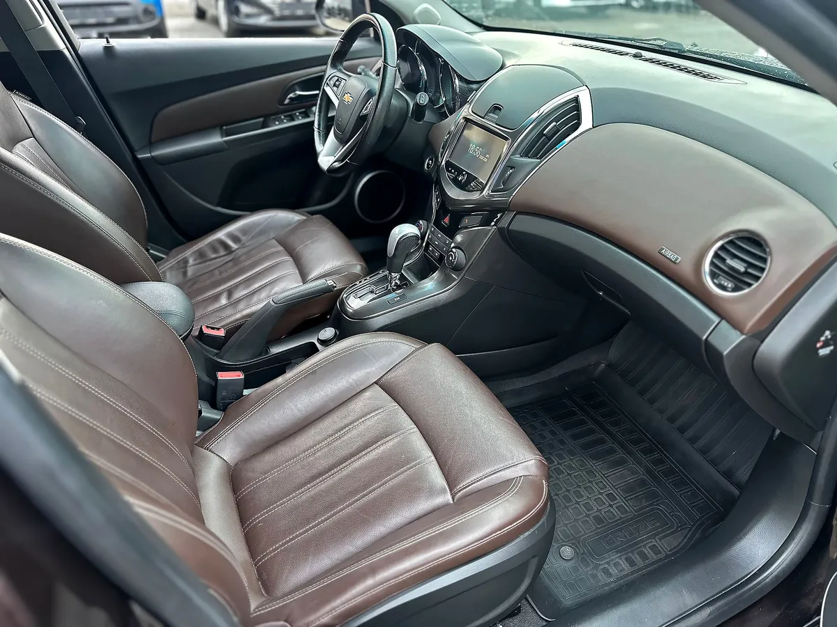 Chevrolet Cruze 1.8 AT (141 л.с.)