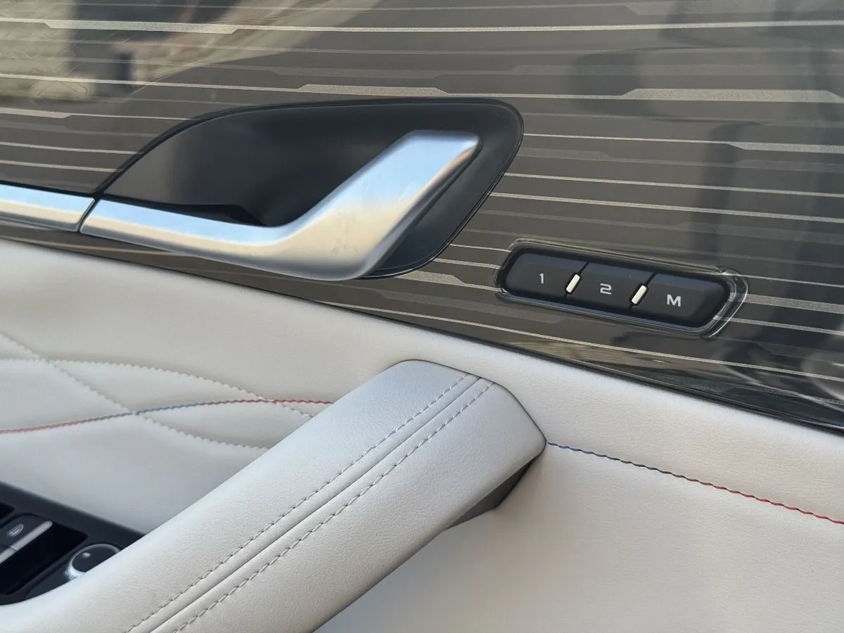 Geely Monjaro 2.0 AT 4WD (238 л.с.)