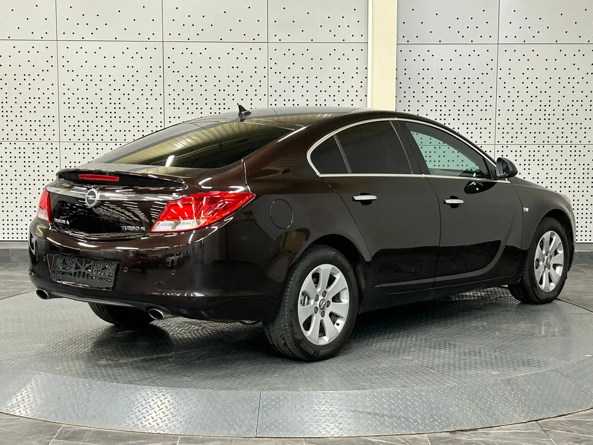 Opel Insignia 2.0 SIDI Turbo Ecotec AT 4x4 (250 л.с.)