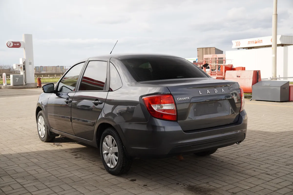 ВАЗ (Lada) Granta 1.6 MT (106 л.с.)