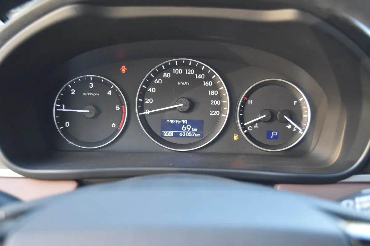 Hyundai Grand Starex 2.5 AT 4WD (145 л.с.)