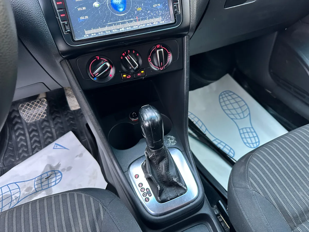 Volkswagen Polo 1.6 Tiptronic (105 л.с.)