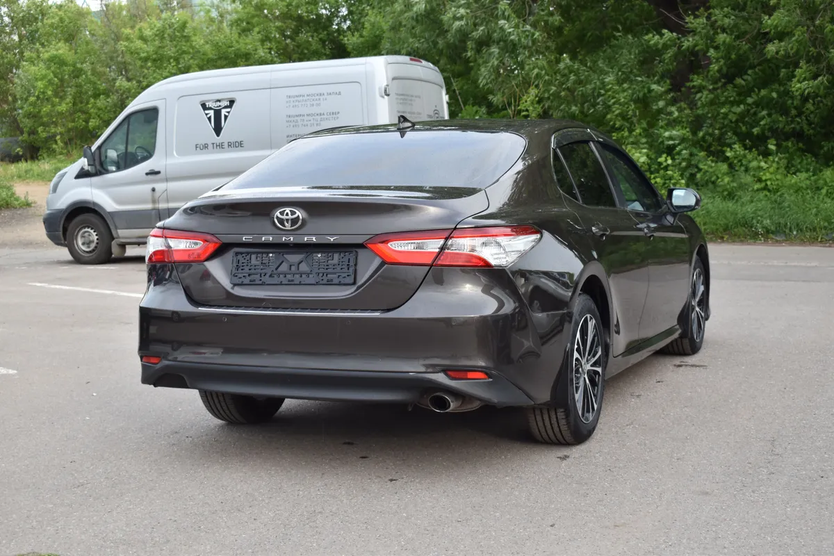 Toyota Camry 2.5 AT (200 л.с.)