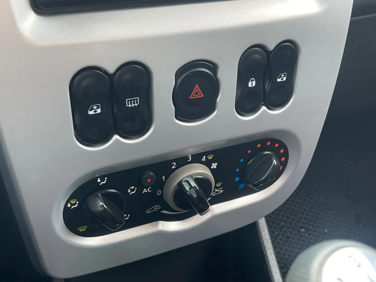 Renault Sandero 1.6 MT (84 л.с.)