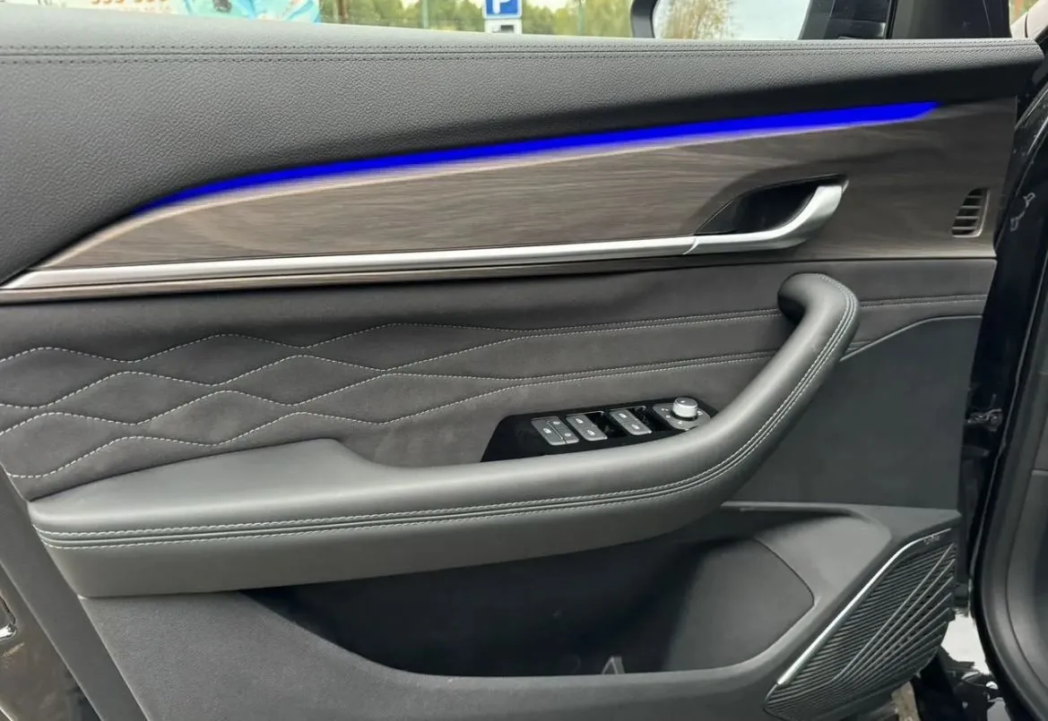 Geely Monjaro 2.0 AT AWD (272 л.с.)