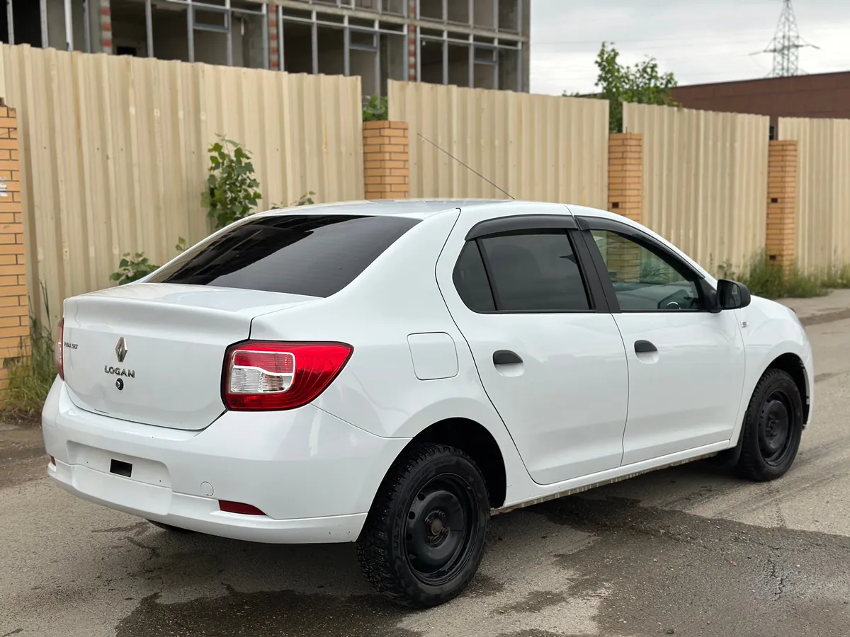 Renault Logan 1.6 MT (82 л.с.)