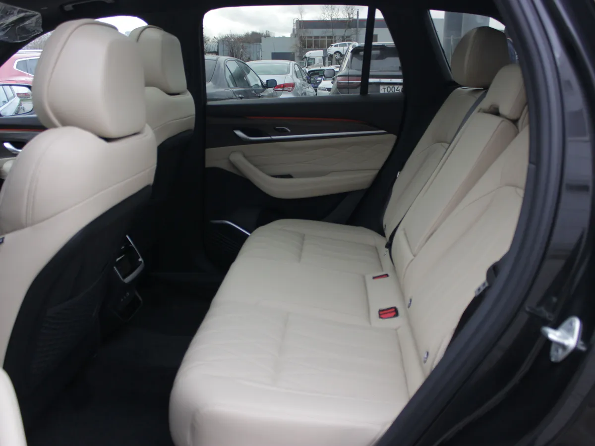 Geely Monjaro 2.0 AT 4WD (238 л.с.)