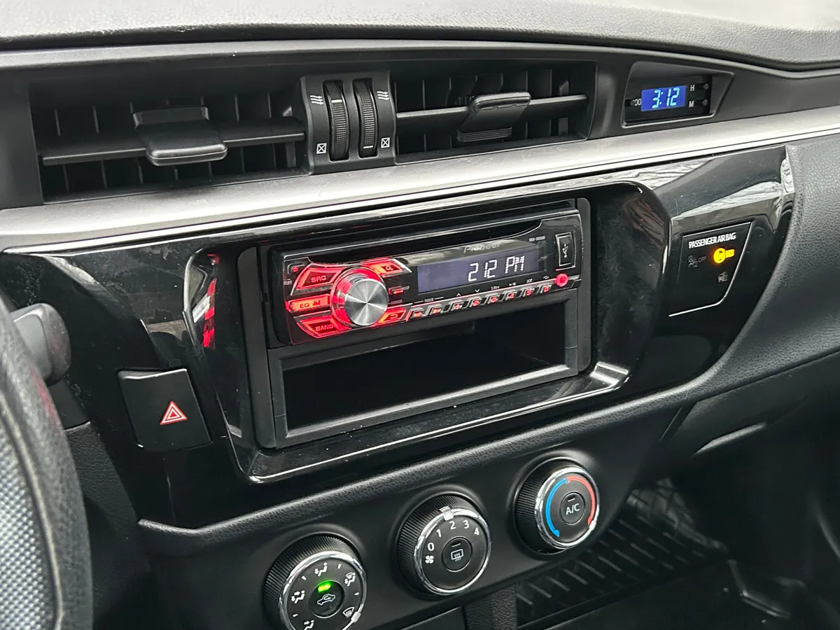 Toyota Corolla 1.8 (132 л.с.), бензин, АКПП, передний привод