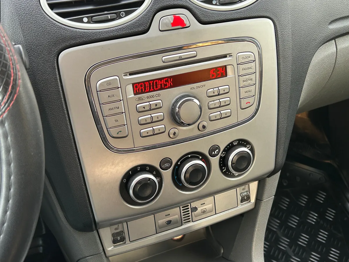 Ford Focus 1.6 AT (101 л.с.)