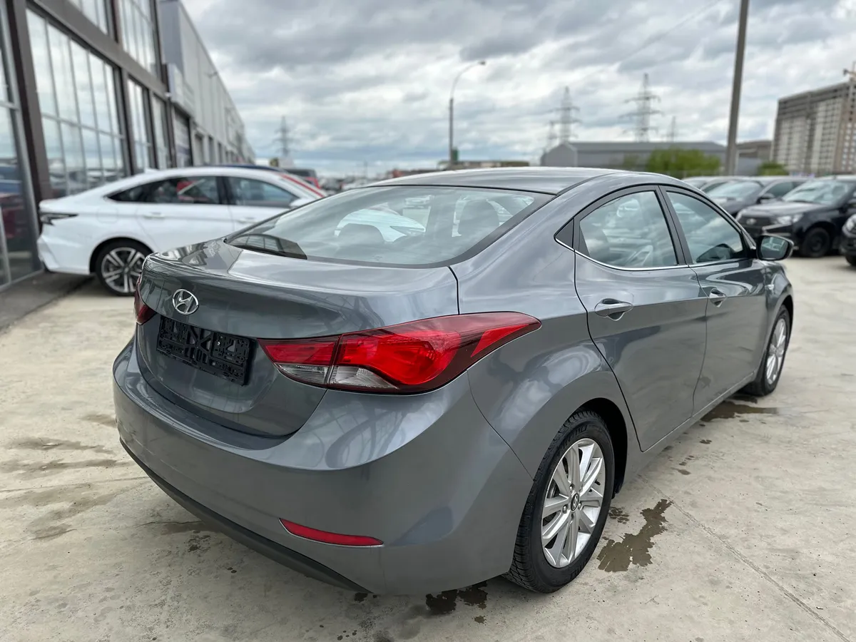 Hyundai Elantra 1.6 AT (132 л.с.)