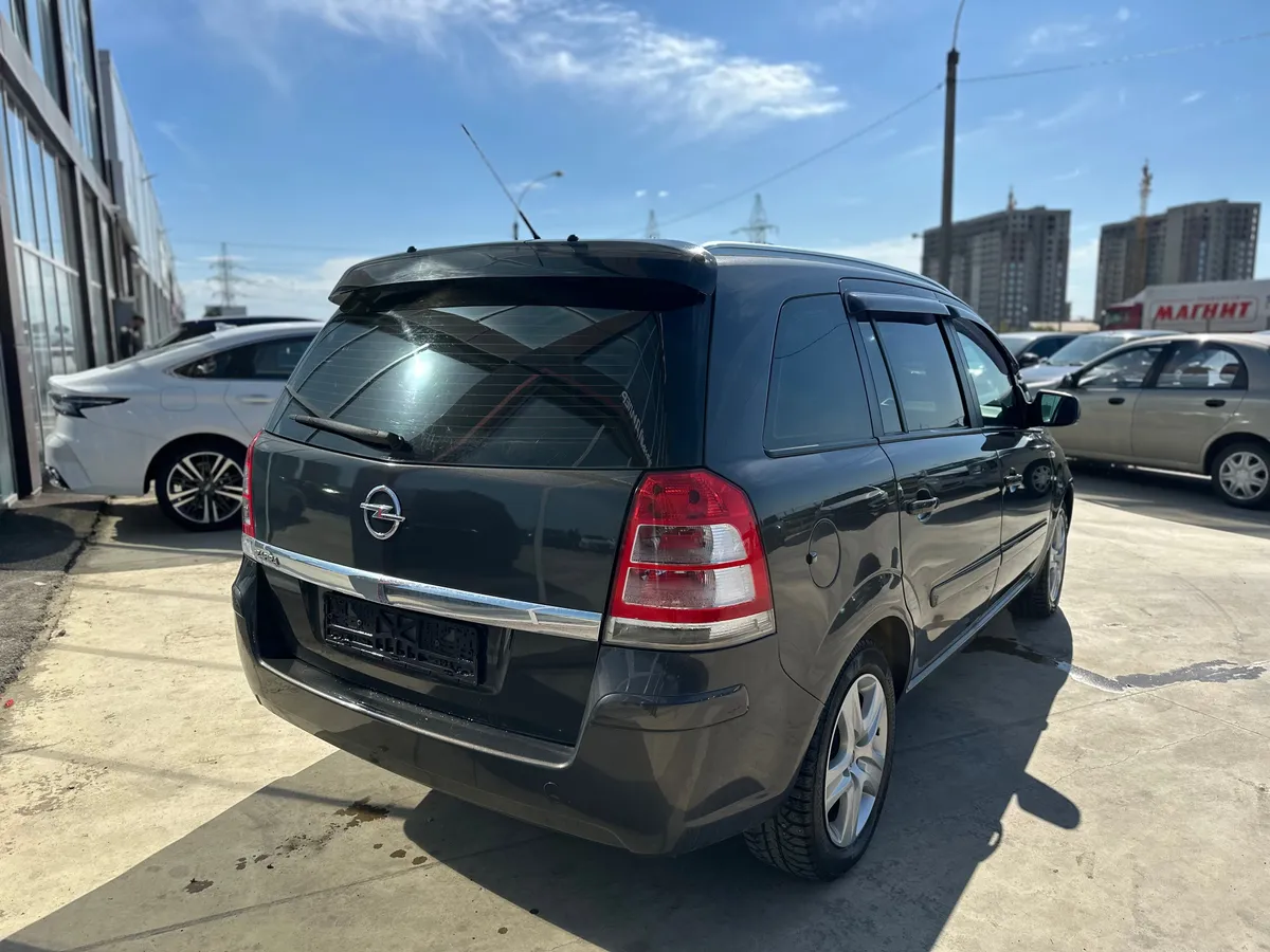 Opel Zafira 1.8 MT (140 л.с.)