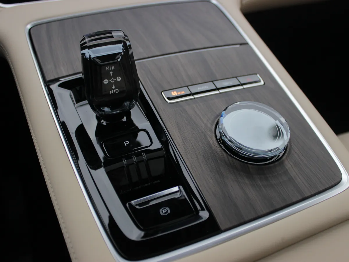 Geely Monjaro 2.0 AT 4WD (238 л.с.)