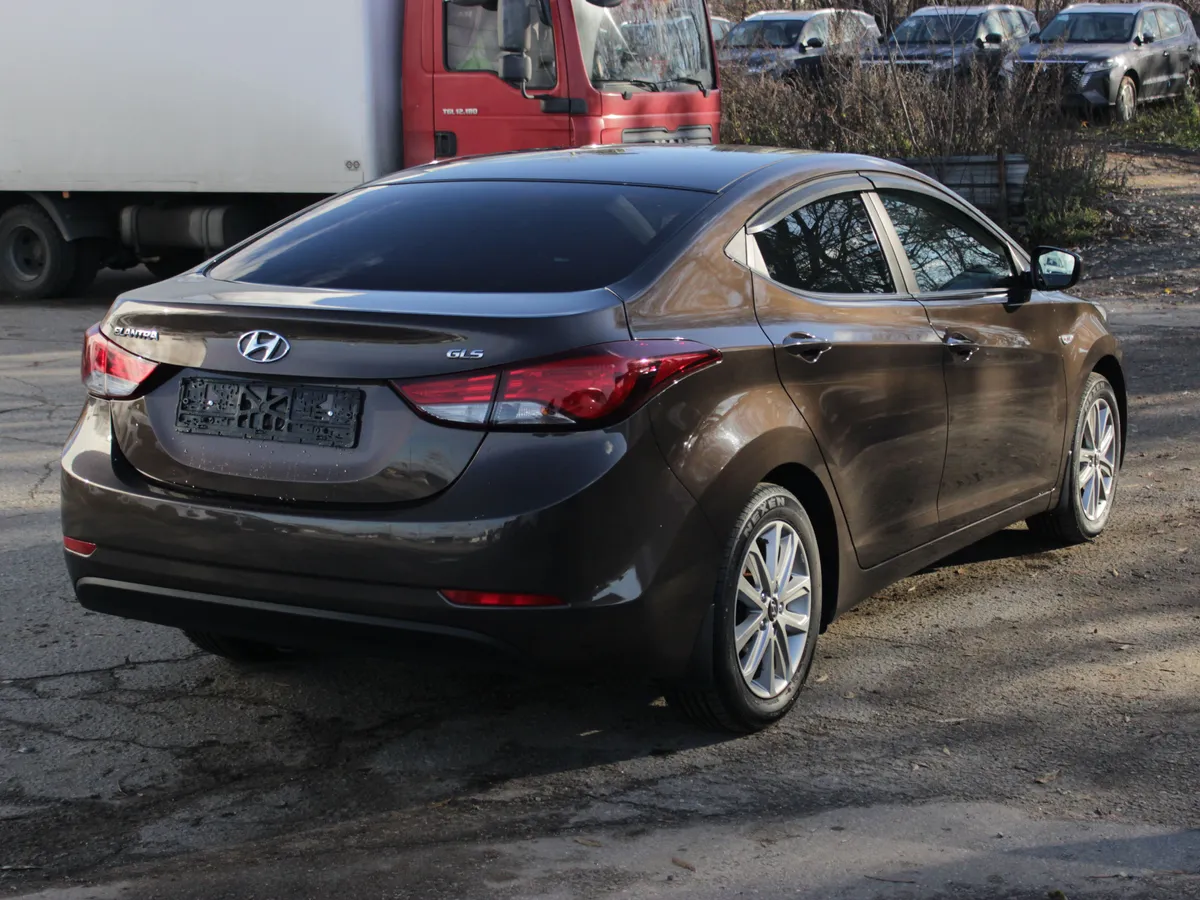 Hyundai Elantra 1.6 AT (132 л.с.)
