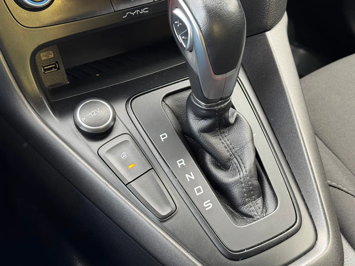 Ford Focus 1.6 Ti-VCT MT (105 л.с.), 2016 — фото 11