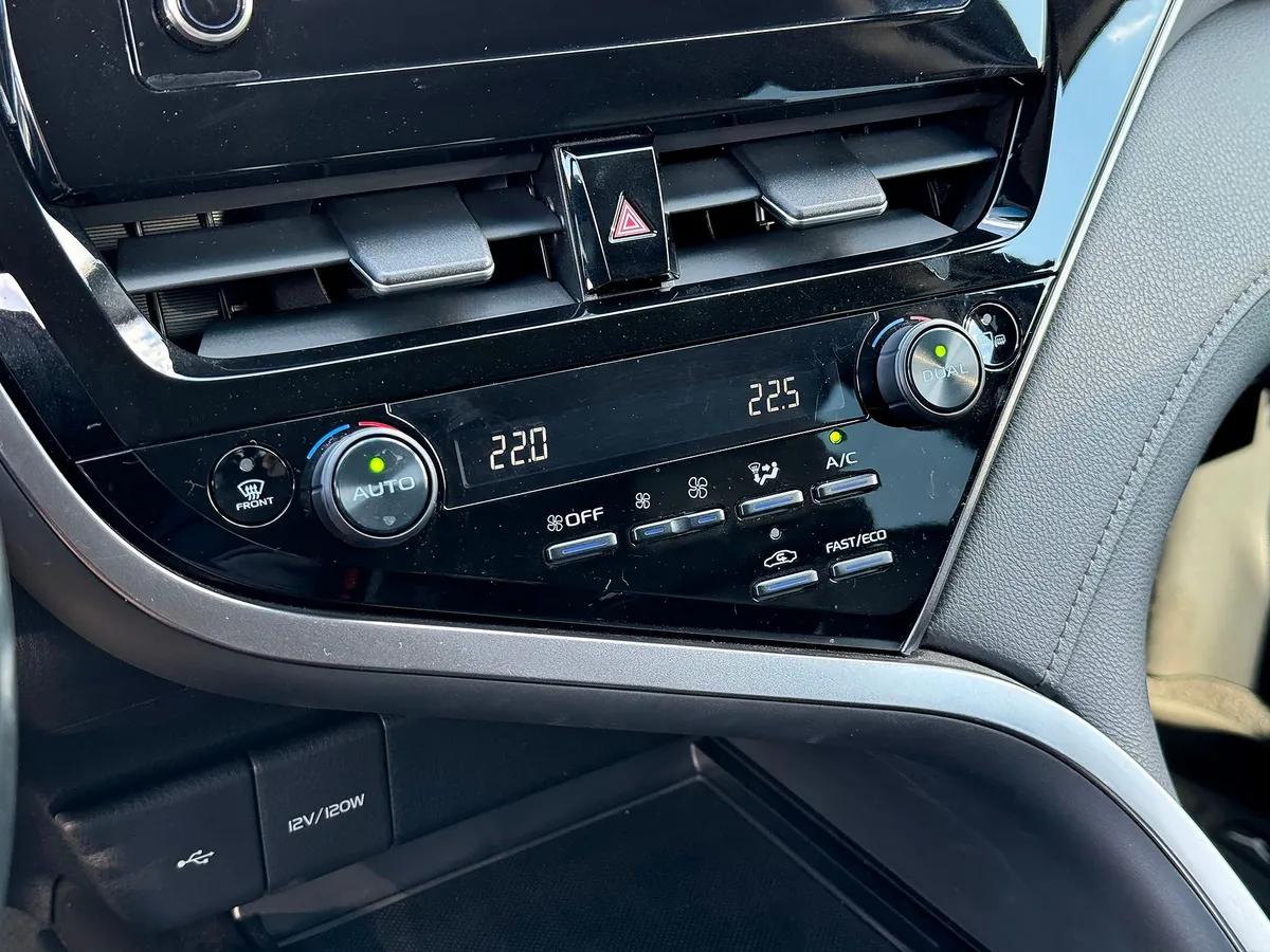 Toyota Camry, 2021 — фото 10