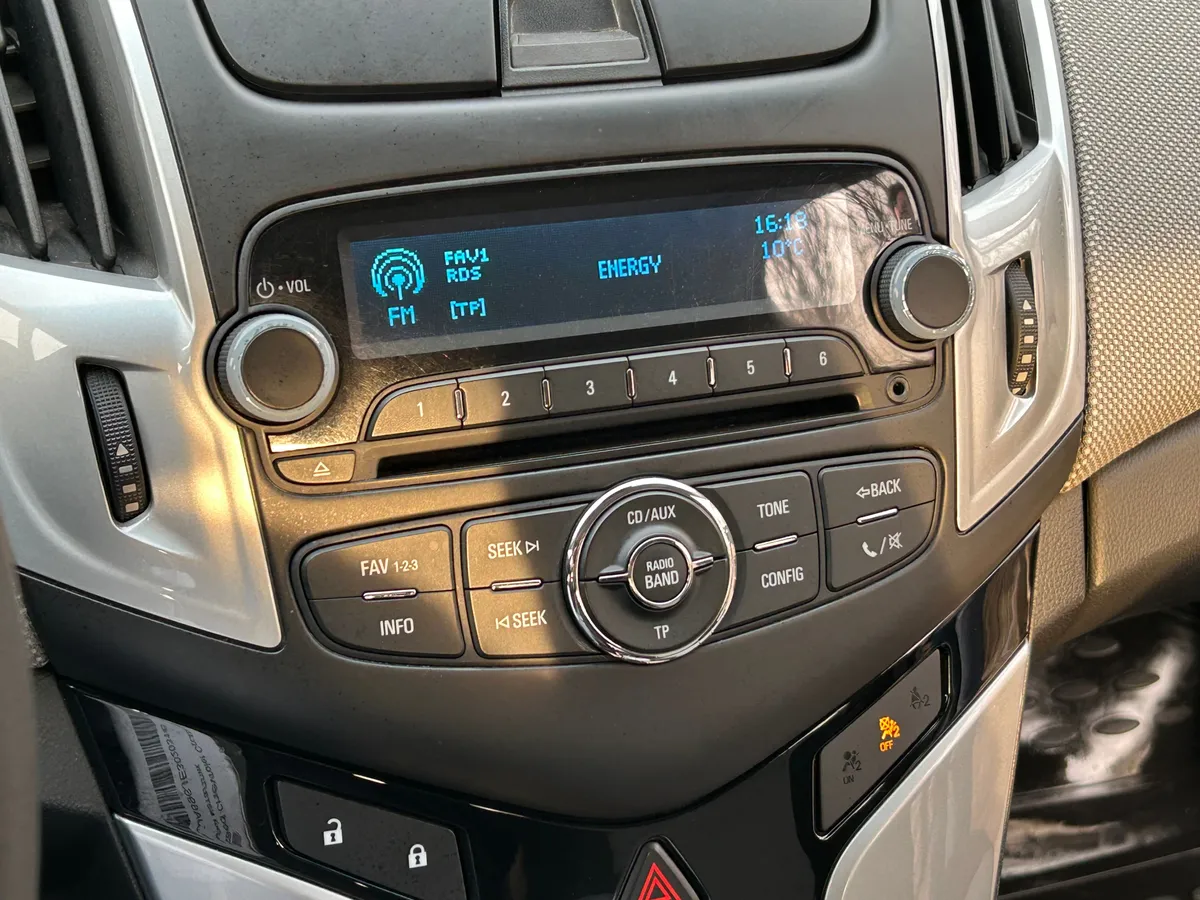 Chevrolet Cruze 1.6 AT (109 л.с.)