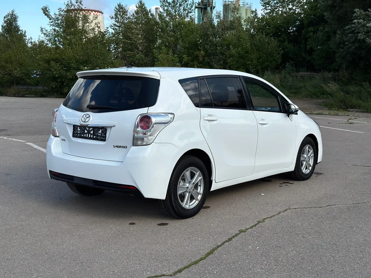 Toyota Verso 1.8 CVT (147 л.с.)