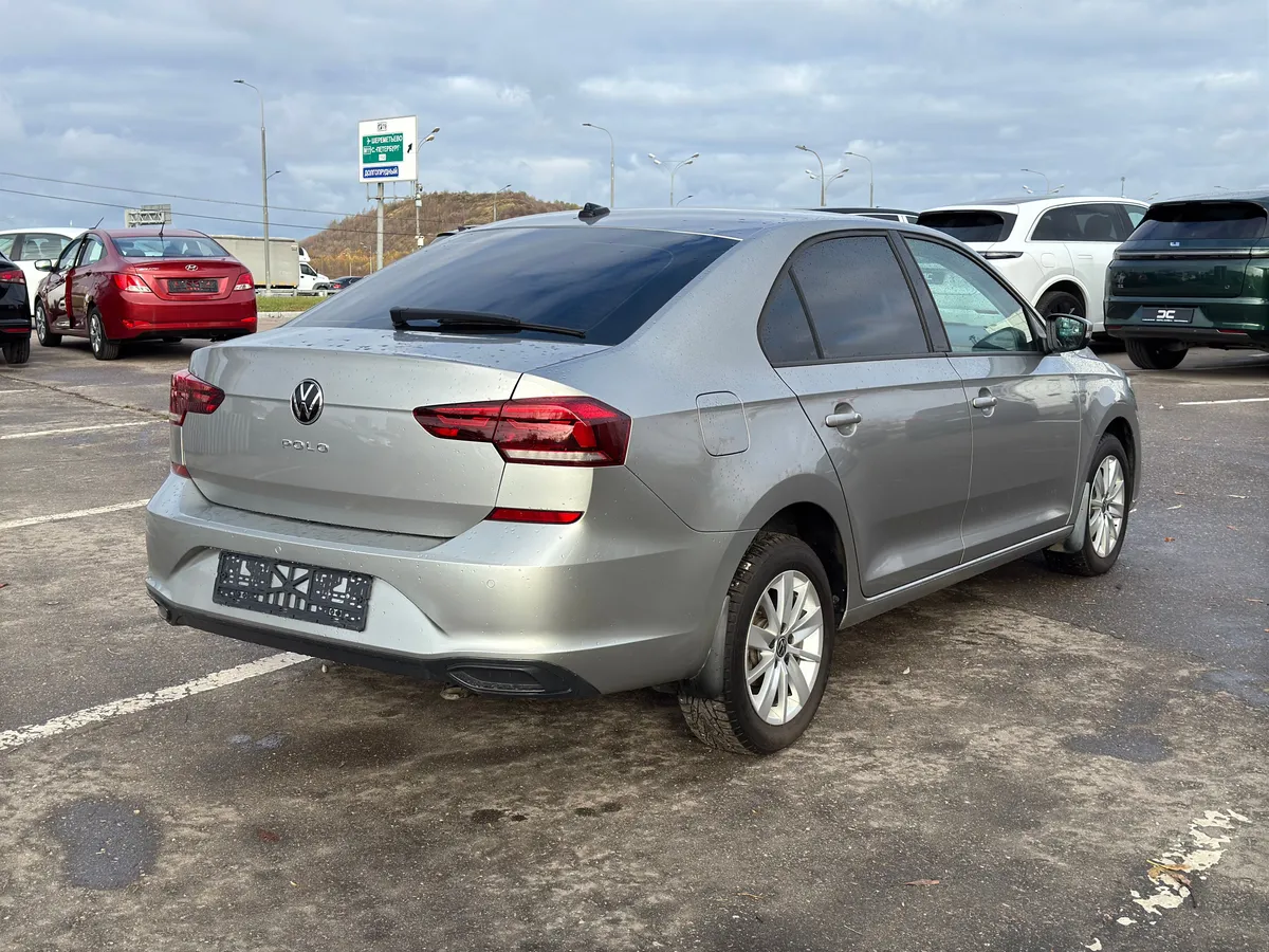 Volkswagen Polo 1.6 MPI MT (110 л.с.)