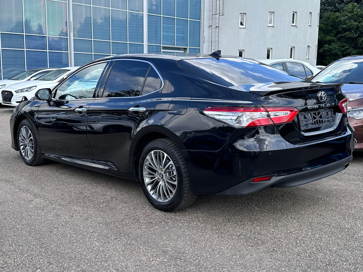Toyota Camry, 2021 — фото 2