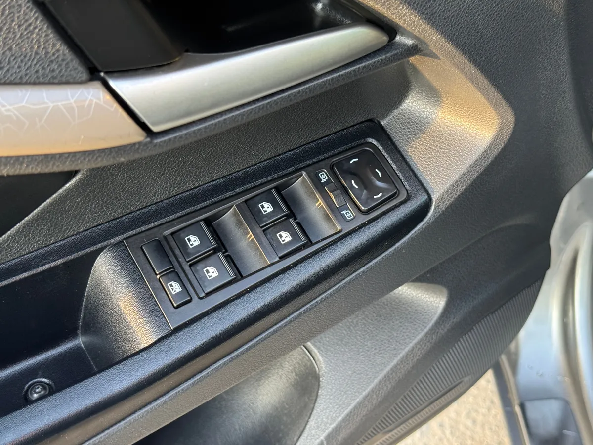 ВАЗ (Lada) Vesta 1.6 MT (106 л.с.)