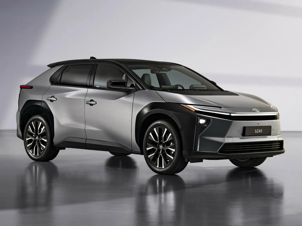 Toyota bZ4X  AT FWD (167 л.с.)