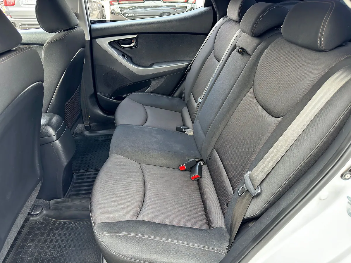 Hyundai Elantra 1.6 MT (132 л.с.)